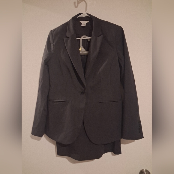 Liz Claiborne Jackets & Blazers - Liz Claiborne Dark Gray Suit Jacket/Skirt Size 6 And 8